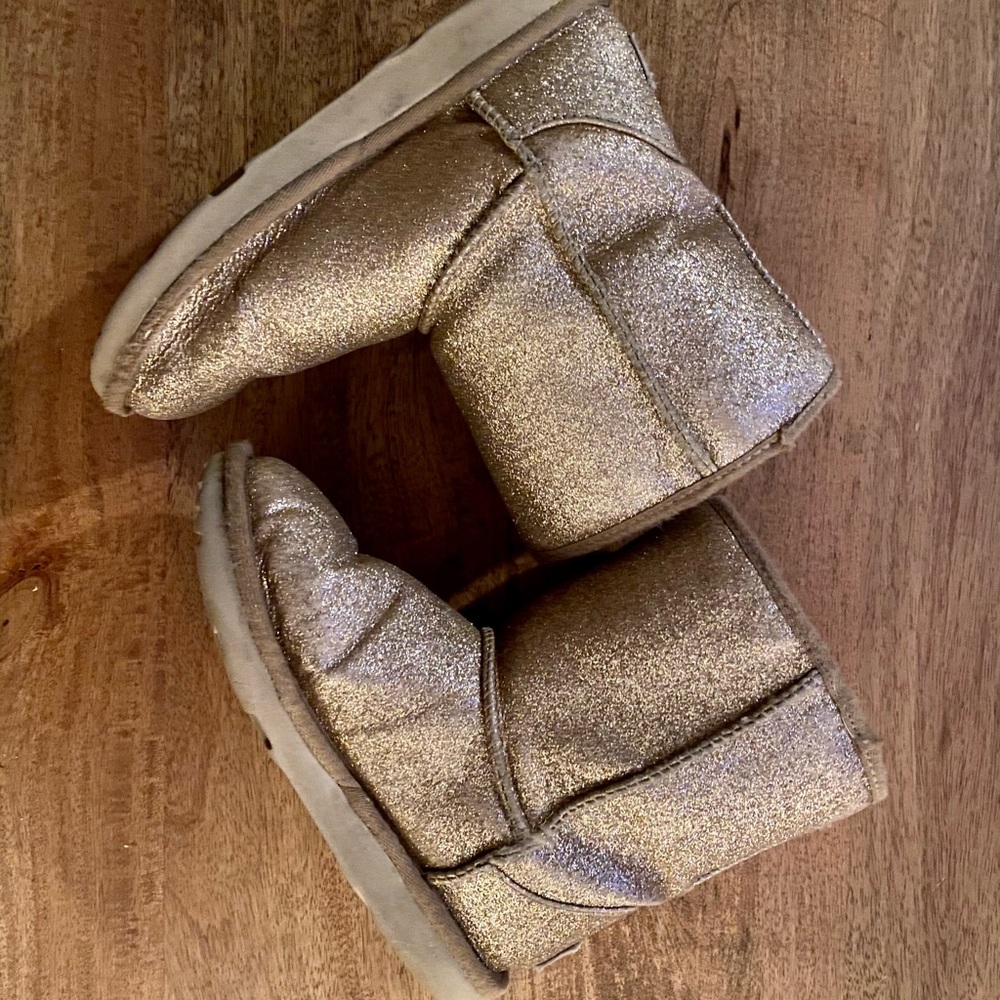 Ugg Girls Gold Glitter Classic Boots size 1